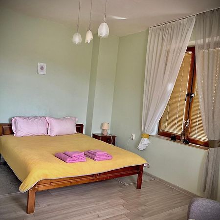 The Sunny Guest House Of Veliko Tarnovo-Amazing View, Top Location Екстер'єр фото